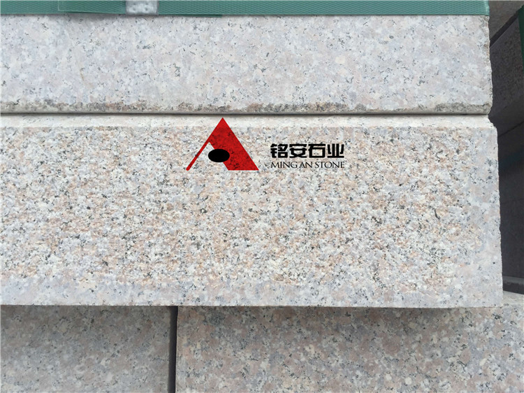 桃花红荔枝面路边石
